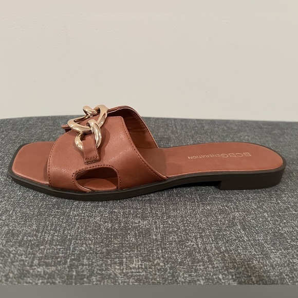 BCBGeneration Brown Leather sandals with Chain Detail/size 6 - Picture 11 of 11